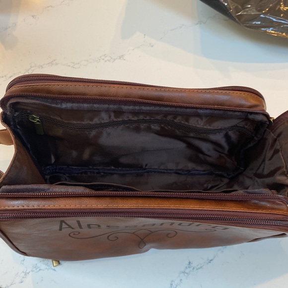 Custom toiletry bag - Picture 5 of 9